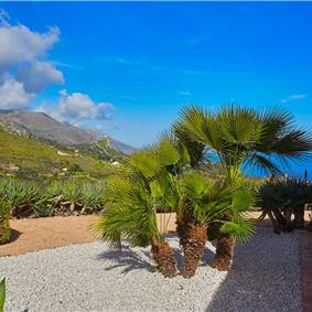 2 bedroom villa with infinity pool near Scopollo, sleeps 4